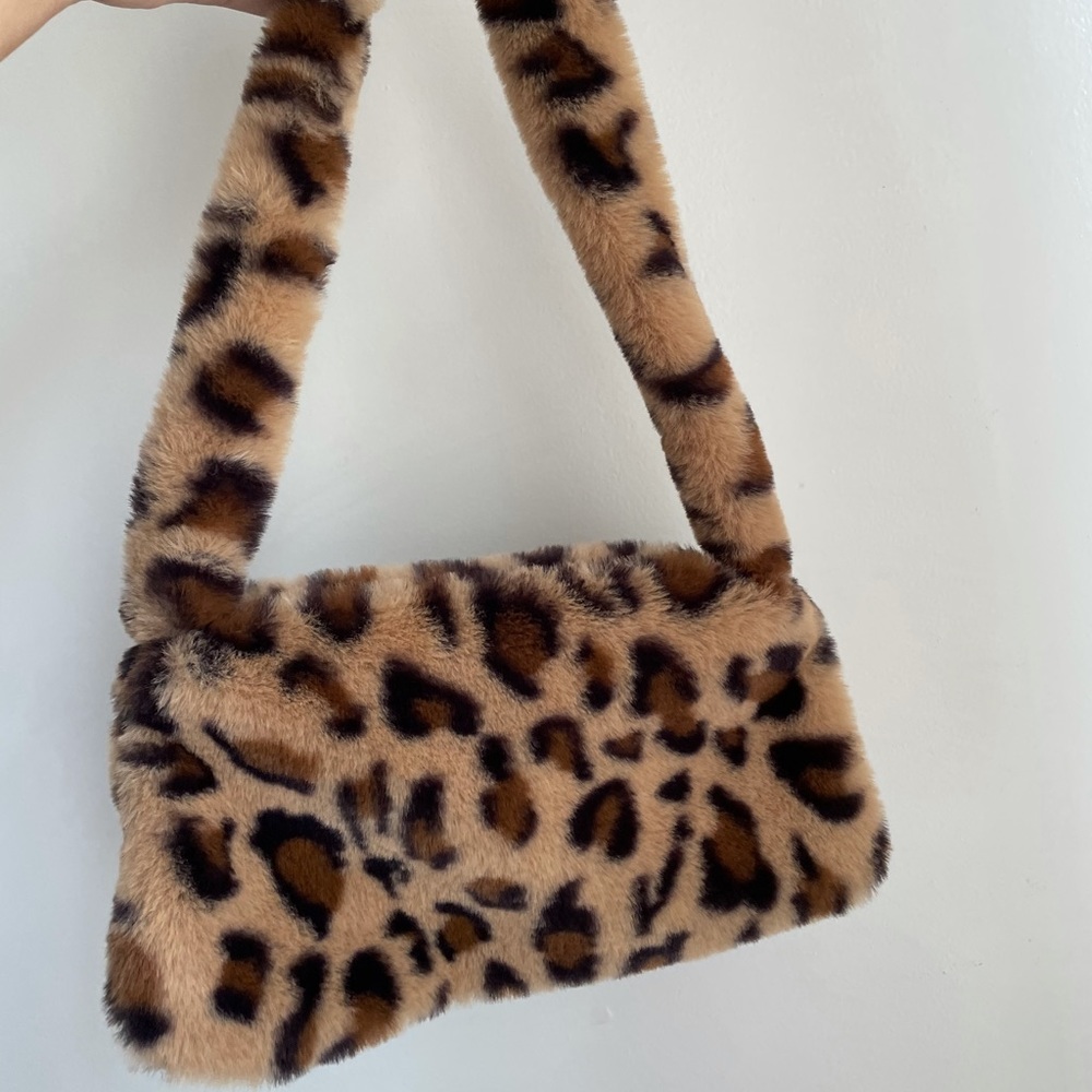 Leopard Print shoulder purse!